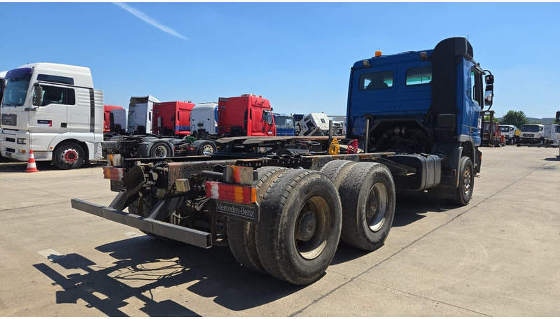 Mercedes-Benz Actros 2641 (LAMES / STEEL SUSP. / EPS / 3 PEDALES / GRAND PONT) - Tegljač: slika 4 Mercedes-Benz Actros 2641 (LAMES / STEEL SUSP. / EPS / 3 PEDALES / GRAND PONT) - Tegljač: slika 4