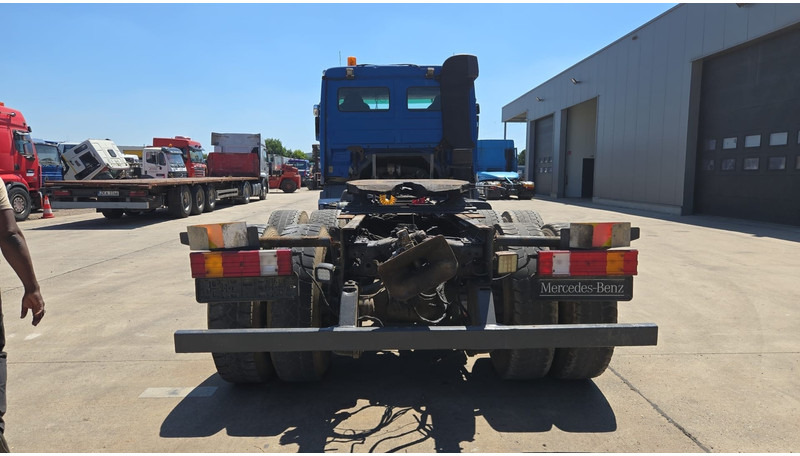 Mercedes-Benz Actros 2641 (LAMES / STEEL SUSP. / EPS / 3 PEDALES / GRAND PONT) - Tegljač: slika 5 Mercedes-Benz Actros 2641 (LAMES / STEEL SUSP. / EPS / 3 PEDALES / GRAND PONT) - Tegljač: slika 5