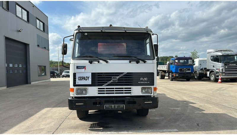 Volvo FL 10 - 280 (12.000L / POMPE MANUELLE / MANUAL PUMP / BOITE MANUELLE / MANUAL GEARBOX) - Vakuumska cisterna: slika 2 Volvo FL 10 - 280 (12.000L / POMPE MANUELLE / MANUAL PUMP / BOITE MANUELLE / MANUAL GEARBOX) - Vakuumska cisterna: slika 2