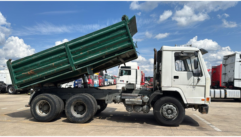 Volvo FL 10 - 280 (LAMES / POMPE MANUELLE / MANUAL PUMP / 6X4 / STEEL SUSP.) - Istovarivač: slika 3 Volvo FL 10 - 280 (LAMES / POMPE MANUELLE / MANUAL PUMP / 6X4 / STEEL SUSP.) - Istovarivač: slika 3