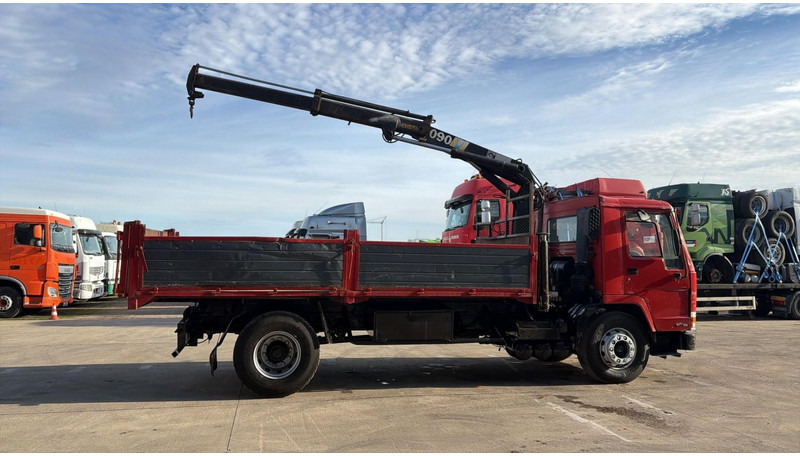 Volvo FL 10 - 320 (MANUAL PUMP / STEEL SUSP. / CRANE / LAMES / POMPE MANUELLE) - Kamion sa tovarnim sandukom, Kamion sa dizalicom: slika 4 Volvo FL 10 - 320 (MANUAL PUMP / STEEL SUSP. / CRANE / LAMES / POMPE MANUELLE) - Kamion sa tovarnim sandukom, Kamion sa dizalicom: slika 4