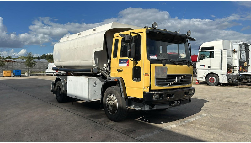 Volvo FL 6-18 (12400 LITERS / 3 COMPARTIMENTS / EURO 2 / STEEL SUSP. / LAMES) - Kamion cisterna: slika 3 Volvo FL 6-18 (12400 LITERS / 3 COMPARTIMENTS / EURO 2 / STEEL SUSP. / LAMES) - Kamion cisterna: slika 3