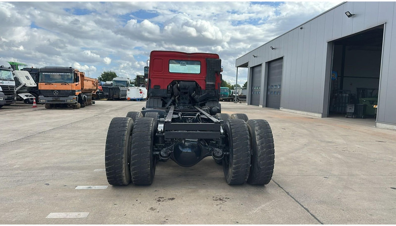 Volvo FL 7 - 260 (6X4 / LAMES / POMPE MANUELLE / MANUAL PUMP / STEEL SUSP.) - Kamion sa golom šasijom i zatvorenom kabinom: slika 5 Volvo FL 7 - 260 (6X4 / LAMES / POMPE MANUELLE / MANUAL PUMP / STEEL SUSP.) - Kamion sa golom šasijom i zatvorenom kabinom: slika 5