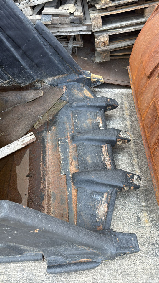 HITACHI ZX520/530 Cheap Second Hand Bucket - Kašika za bager: slika 3 HITACHI ZX520/530 Cheap Second Hand Bucket - Kašika za bager: slika 3