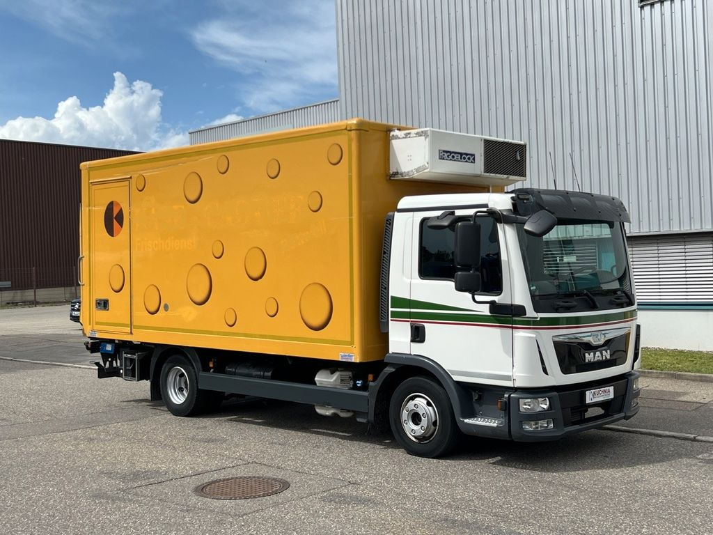 MAN TGL 8.220 Kühlkoffer 5,26m LBW Klima Luftgef. MAN TGL 8.220 Kühlkoffer 5,26m LBW Klima Luftgef. - Dostavno vozilo hladnjača: slika 1 MAN TGL 8.220 Kühlkoffer 5,26m LBW Klima Luftgef. MAN TGL 8.220 Kühlkoffer 5,26m LBW Klima Luftgef. - Dostavno vozilo hladnjača: slika 1