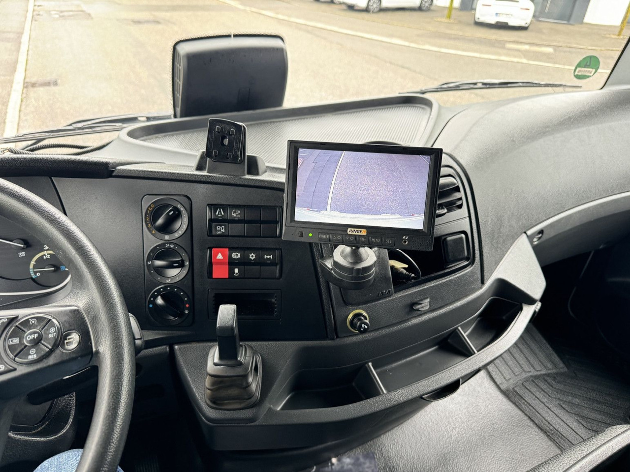 Kamion sa zatvorenim sandukom Mercedes-Benz Atego 1221 L Koffer 6,1m LBW AHK Klima TOP: slika 16