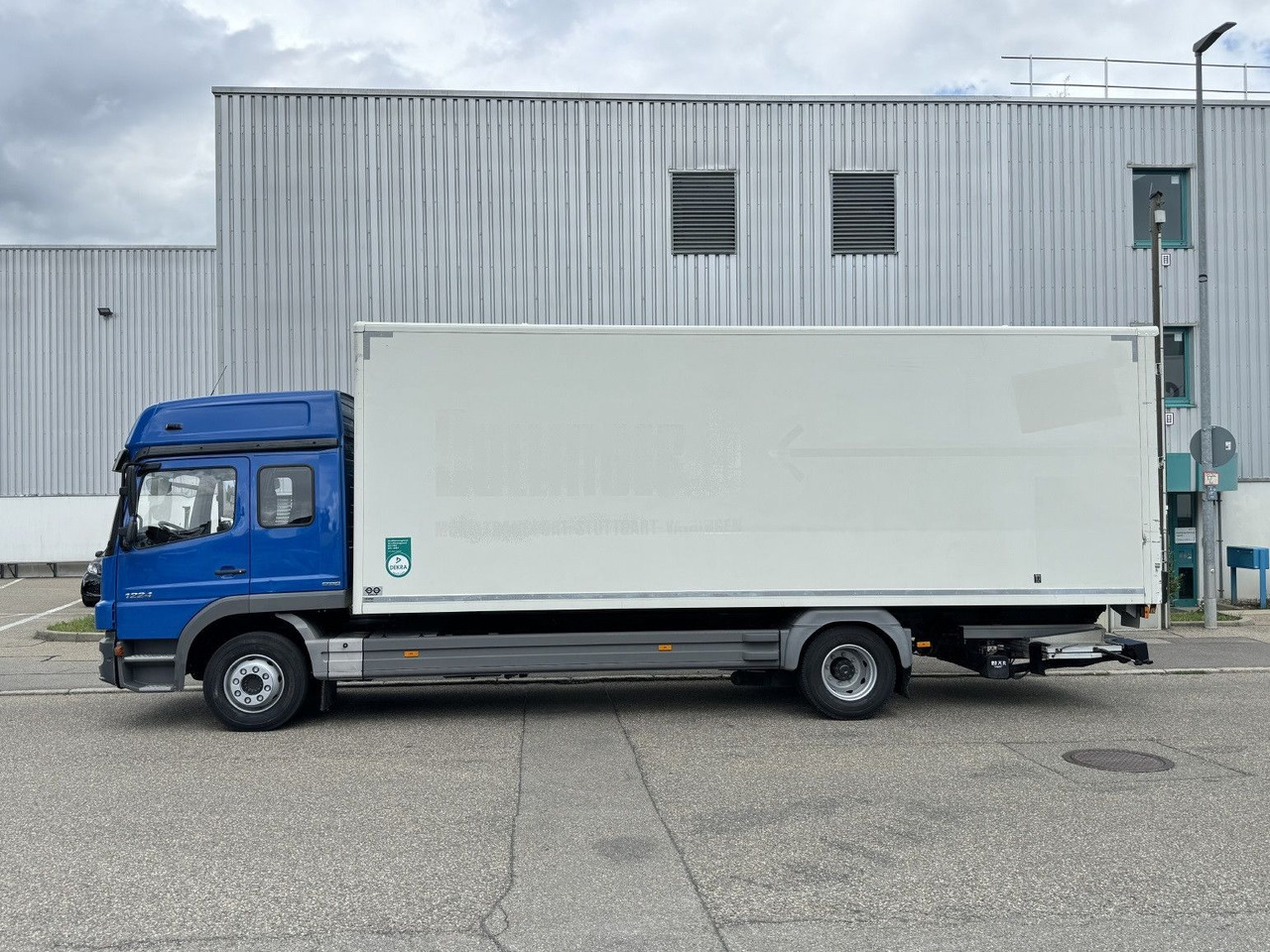 Mercedes-Benz Atego 1224 L Möbelkoffer GH 6-Sitze u-LBW Umzug - Kamion sa zatvorenim sandukom: slika 5 Mercedes-Benz Atego 1224 L Möbelkoffer GH 6-Sitze u-LBW Umzug - Kamion sa zatvorenim sandukom: slika 5