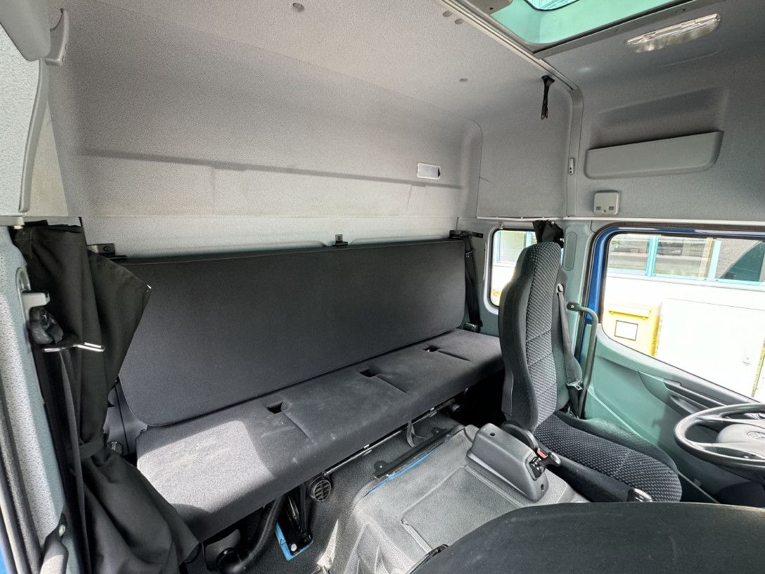 Mercedes-Benz Atego 1224 L Möbelkoffer GH 6-Sitze u-LBW Umzug - Kamion sa zatvorenim sandukom: slika 2 Mercedes-Benz Atego 1224 L Möbelkoffer GH 6-Sitze u-LBW Umzug - Kamion sa zatvorenim sandukom: slika 2