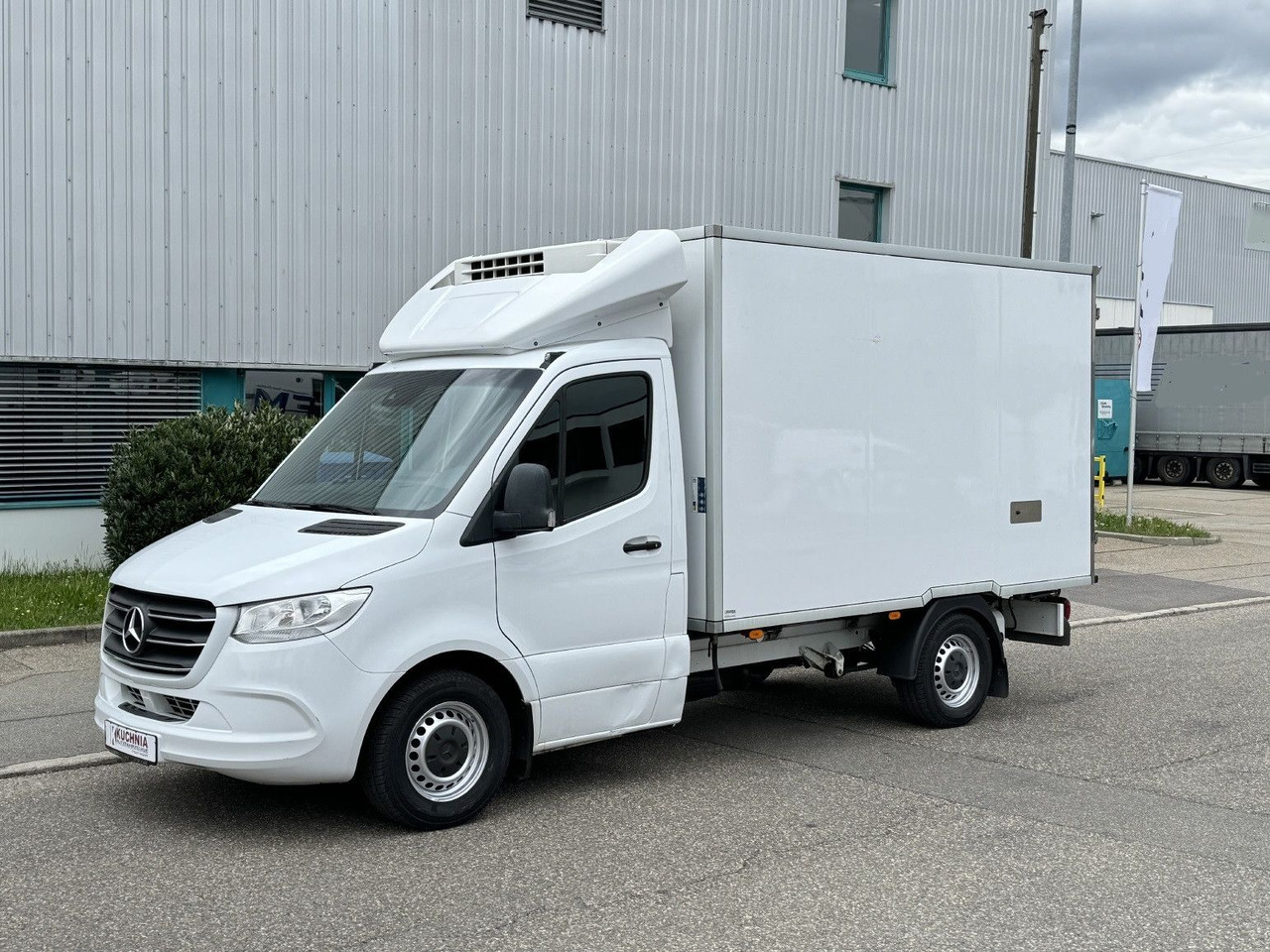 Mercedes-Benz Sprinter 316 Tiefkühl 3,3m TK V-500 MAX Luftgef. - Dostavno vozilo hladnjača: slika 3 Mercedes-Benz Sprinter 316 Tiefkühl 3,3m TK V-500 MAX Luftgef. - Dostavno vozilo hladnjača: slika 3