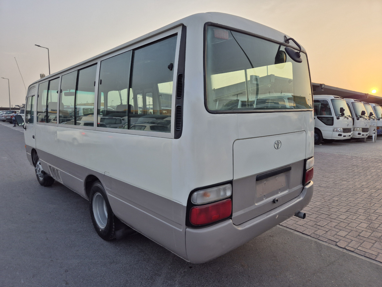 TOYOTA Coaster ... Nos bus -Originaires TOYOTA ...pas Chinois... T72 ... - Minibus, Putnički kombi: slika 3 TOYOTA Coaster ... Nos bus -Originaires TOYOTA ...pas Chinois... T72 ... - Minibus, Putnički kombi: slika 3
