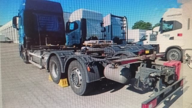 IVECO 26460 - Kamion za prevoz kontejnera/ Kamion sa promenjivim sandukom: slika 4 IVECO 26460 - Kamion za prevoz kontejnera/ Kamion sa promenjivim sandukom: slika 4