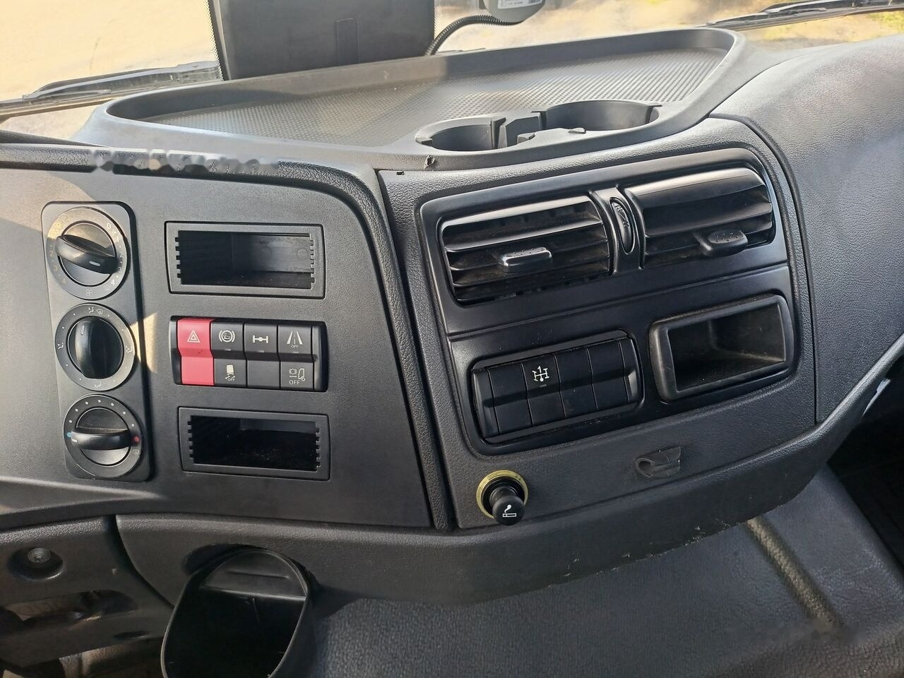 Istovarivač Mercedes-Benz Atego1530: slika 13