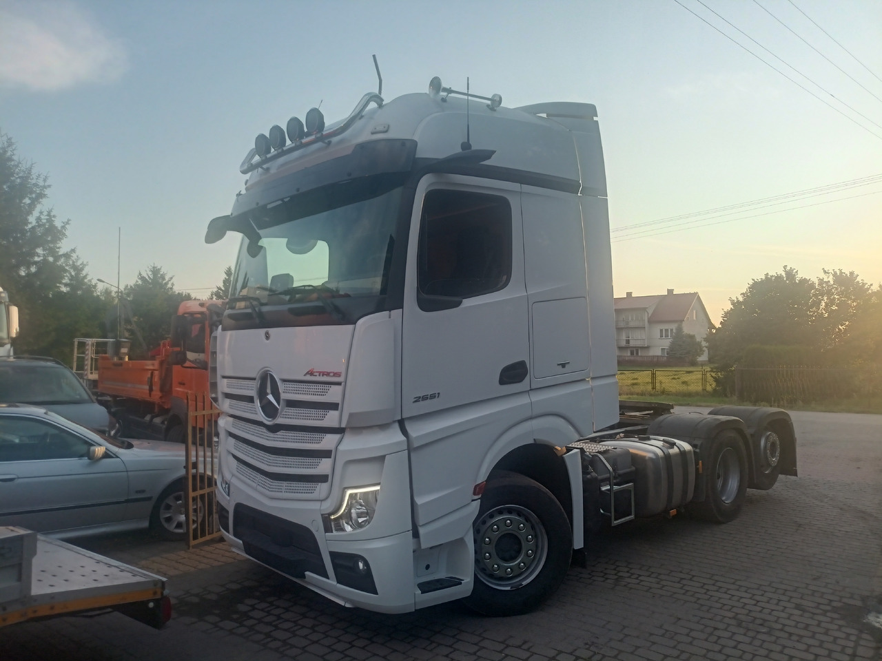 Mercedes-Benz Actros 2551 - Tegljač: slika 1 Mercedes-Benz Actros 2551 - Tegljač: slika 1