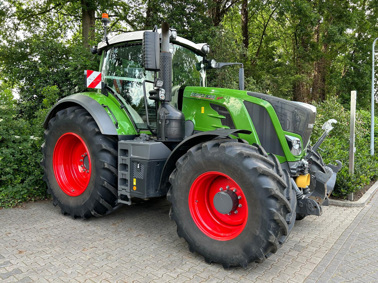 FENDT 828 Vario S4 ProfiPlus - Traktor: slika 5 FENDT 828 Vario S4 ProfiPlus - Traktor: slika 5
