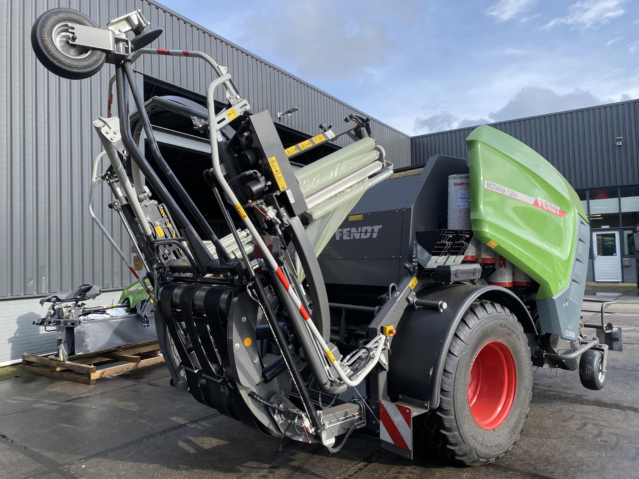 FENDT Rotana 130F Combi - Omotač za bale: slika 4 FENDT Rotana 130F Combi - Omotač za bale: slika 4