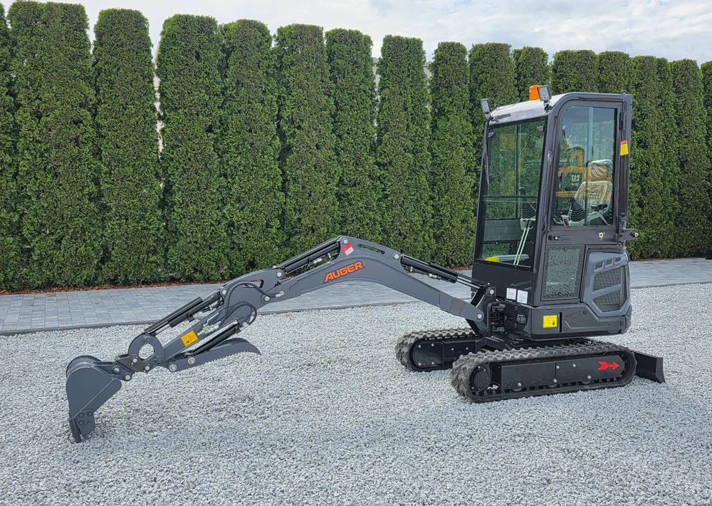 Kubota AUGER NM 18, SILNIK KUBOTA, 3 ŁYŻKI, MINIKOPARKA - Mini bager: slika 3 Kubota AUGER NM 18, SILNIK KUBOTA, 3 ŁYŻKI, MINIKOPARKA - Mini bager: slika 3