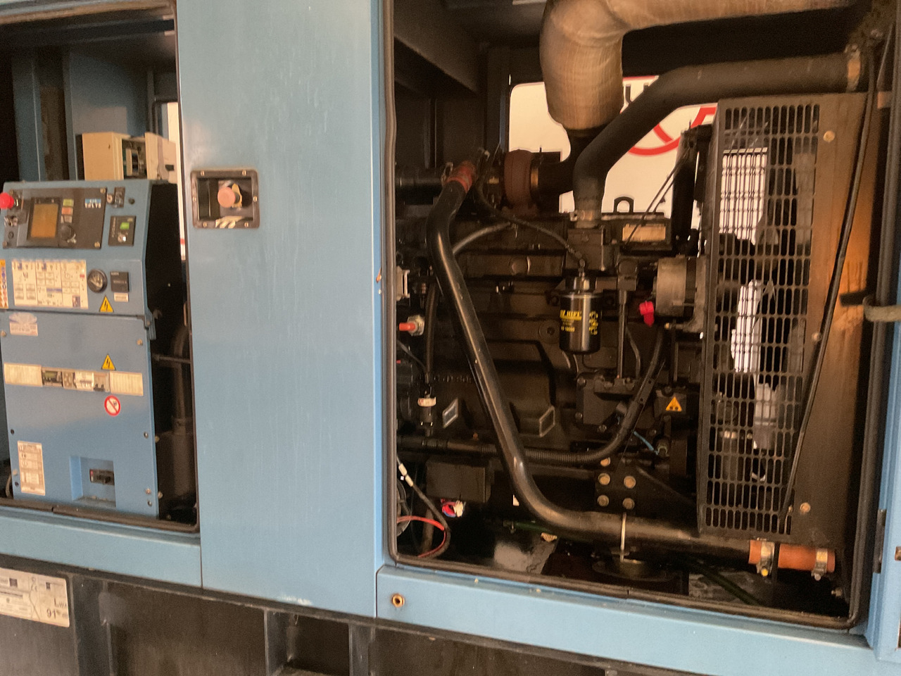 John Deere 6068, SDMO, 165KVA generatorset. Like brand new. And with hudge diesel tank! - Set generatora: slika 3 John Deere 6068, SDMO, 165KVA generatorset. Like brand new. And with hudge diesel tank! - Set generatora: slika 3