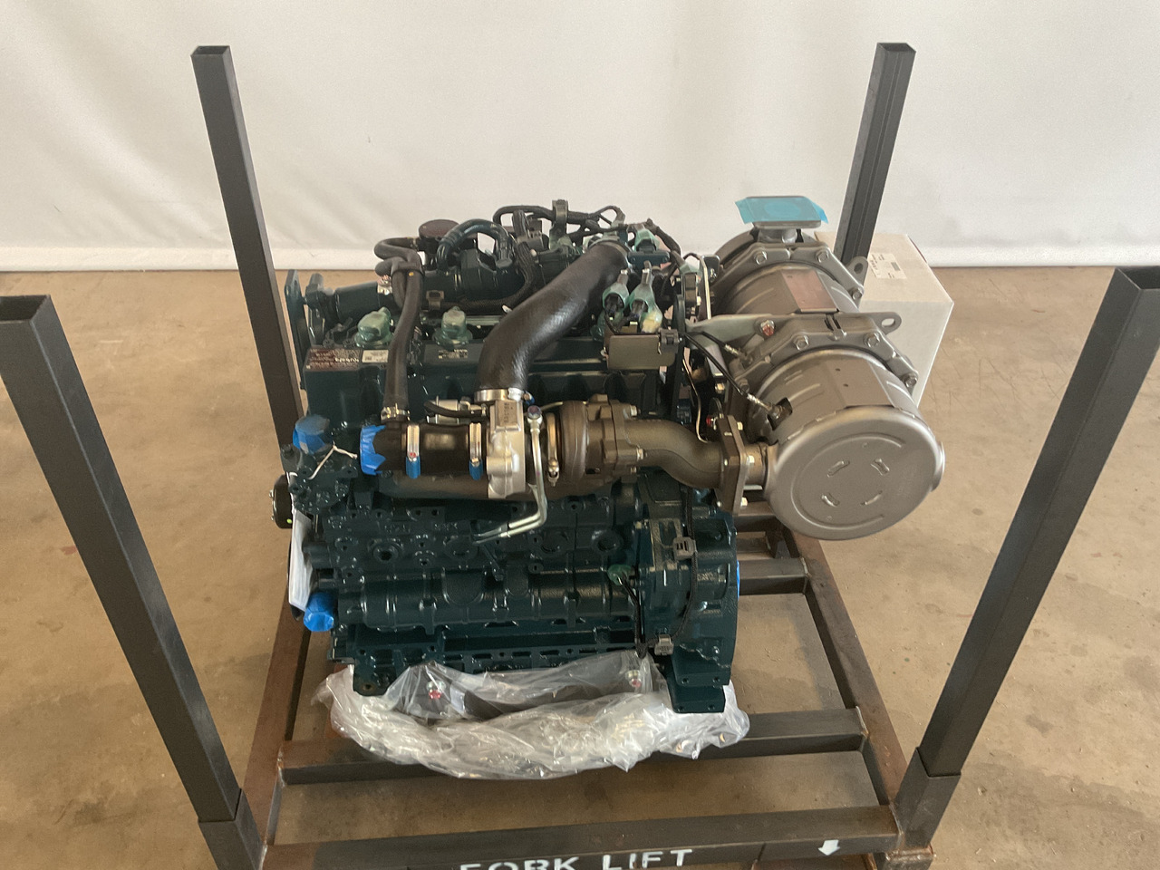 Kubota V3307 CR-T - Motor: slika 2 Kubota V3307 CR-T - Motor: slika 2