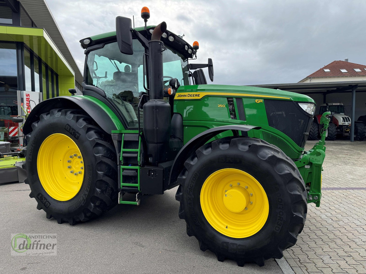 John Deere 6R 250 - Traktor: slika 1 John Deere 6R 250 - Traktor: slika 1