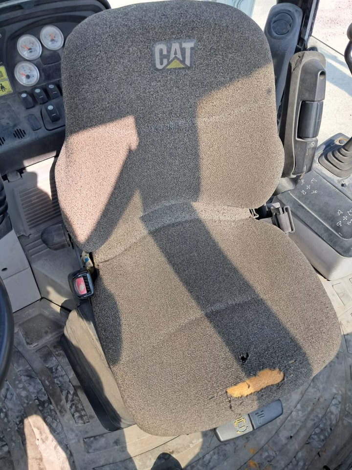 CATERPILLAR 428E - Bager utovarivač: slika 4 CATERPILLAR 428E - Bager utovarivač: slika 4