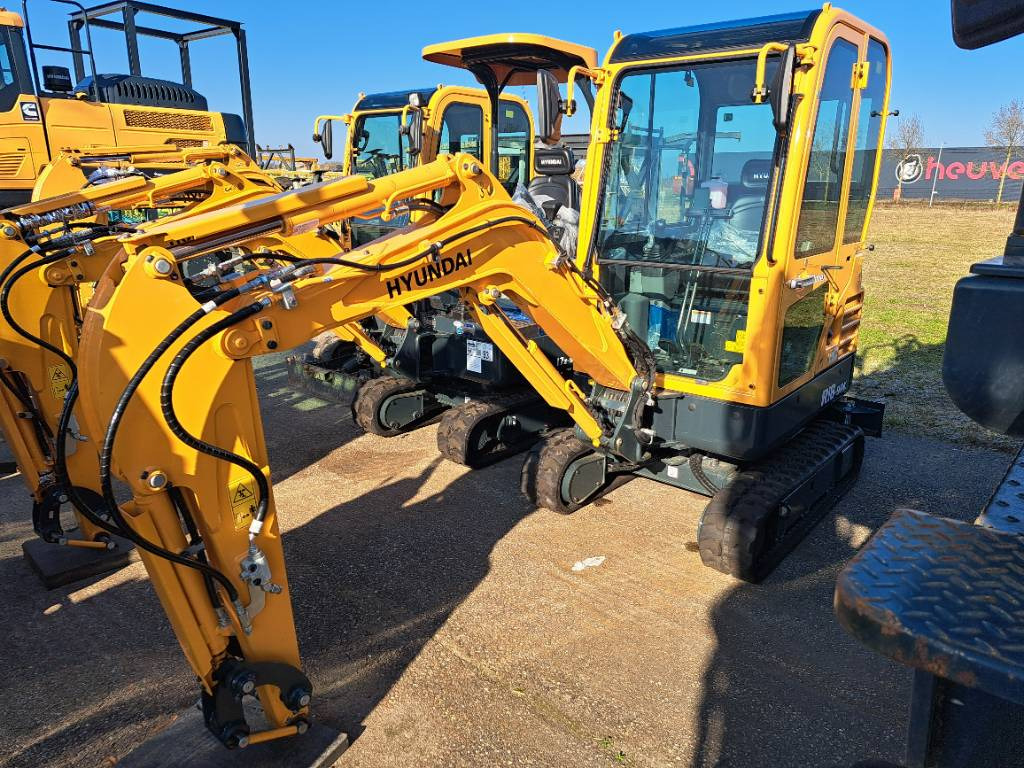 Hyundai R18-9AK - Mini bager: slika 1 Hyundai R18-9AK - Mini bager: slika 1