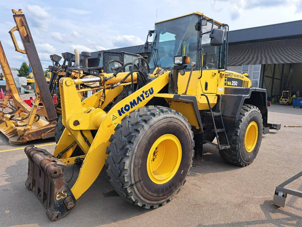 Komatsu WA 250-5H - Utovarivač točkaš: slika 1 Komatsu WA 250-5H - Utovarivač točkaš: slika 1
