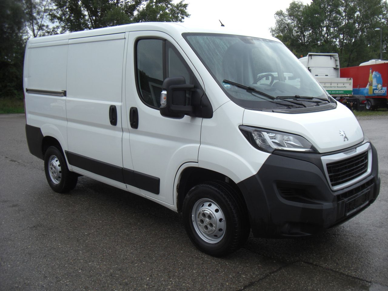 Peugeot BOXER 2,0 KURZ/NIEDRIG - Mali kombi: slika 2 Peugeot BOXER 2,0 KURZ/NIEDRIG - Mali kombi: slika 2