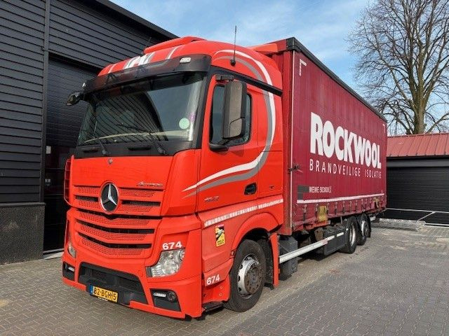 Mercedes-Benz Actros 2642 2x BDF mit Pritsche und Planebühne - Kamion za prevoz kontejnera/ Kamion sa promenjivim sandukom: slika 1 Mercedes-Benz Actros 2642 2x BDF mit Pritsche und Planebühne - Kamion za prevoz kontejnera/ Kamion sa promenjivim sandukom: slika 1