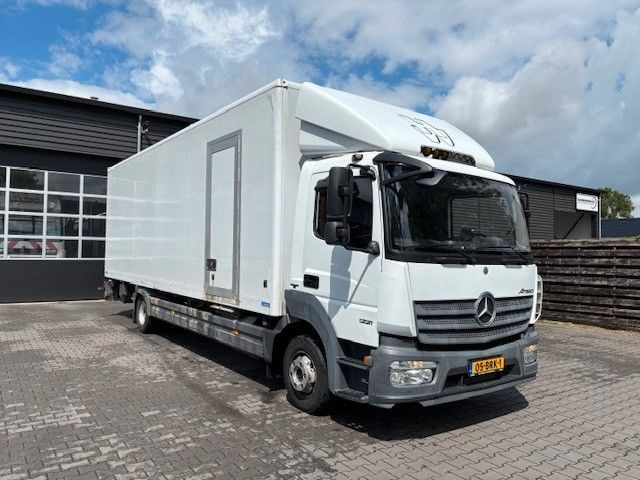 Mercedes-Benz Atego 1221 - Kamion sa zatvorenim sandukom: slika 2 Mercedes-Benz Atego 1221 - Kamion sa zatvorenim sandukom: slika 2