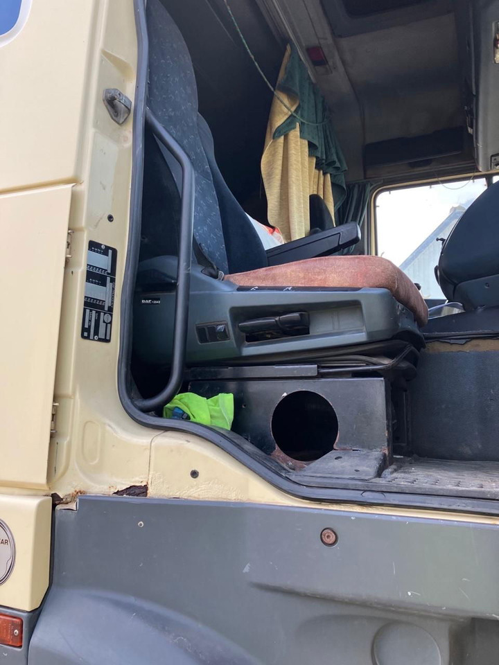 DAF XF 95 430 Platform - Kamion sa tovarnim sandukom: slika 5 DAF XF 95 430 Platform - Kamion sa tovarnim sandukom: slika 5