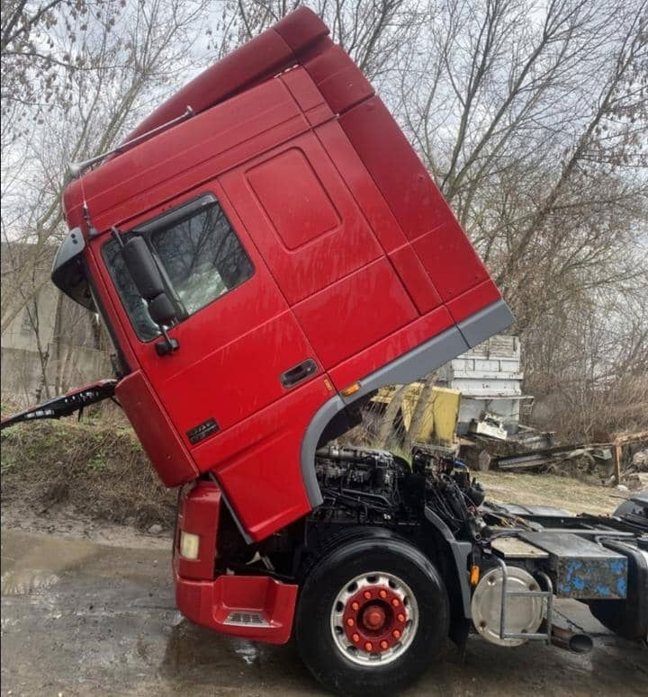 DAF XF 95.430 Tractor head 4x2 - Tegljač: slika 2 DAF XF 95.430 Tractor head 4x2 - Tegljač: slika 2