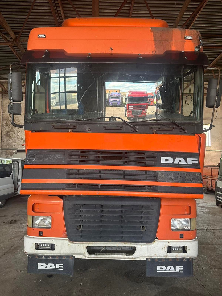 DAF XF 95 Tractor unit - Tegljač: slika 1 DAF XF 95 Tractor unit - Tegljač: slika 1