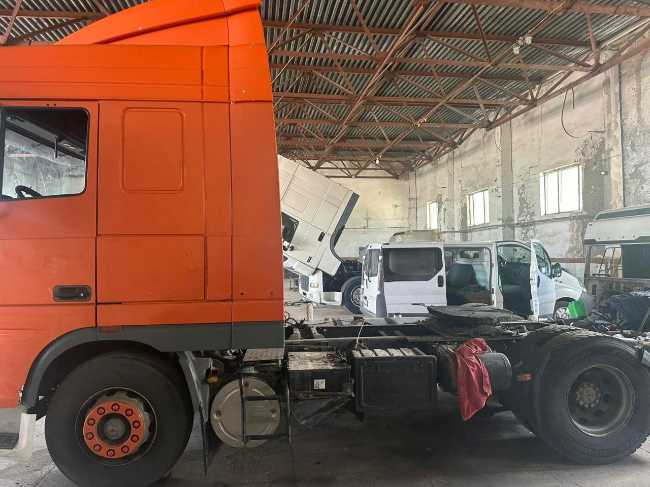 DAF XF 95 Tractor unit - Tegljač: slika 4 DAF XF 95 Tractor unit - Tegljač: slika 4
