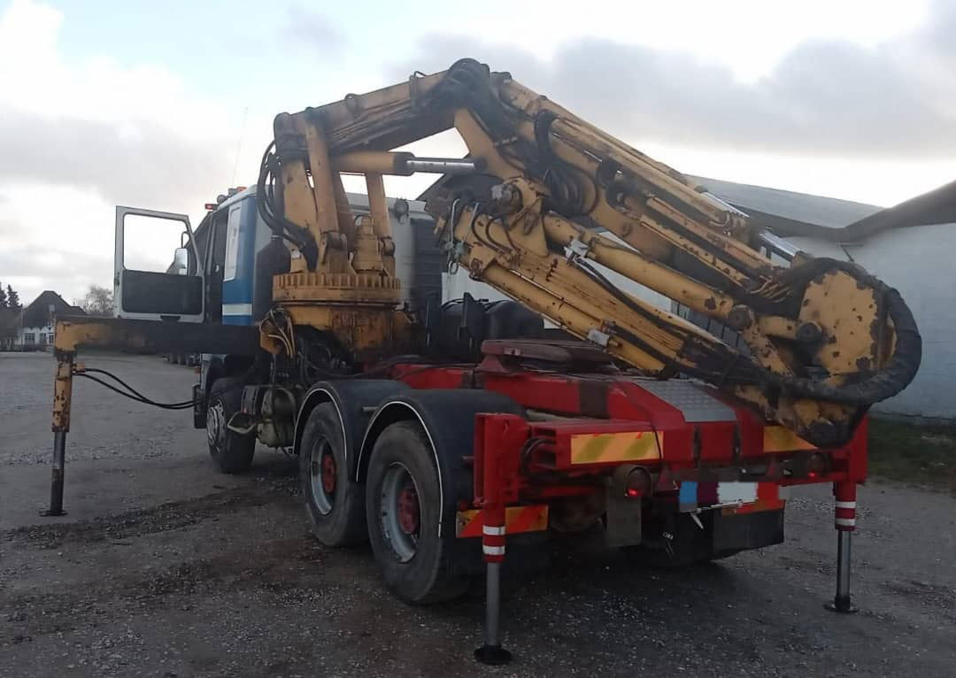 Scania R143-450 V8 Tractor unit with crane - Tegljač: slika 4 Scania R143-450 V8 Tractor unit with crane - Tegljač: slika 4