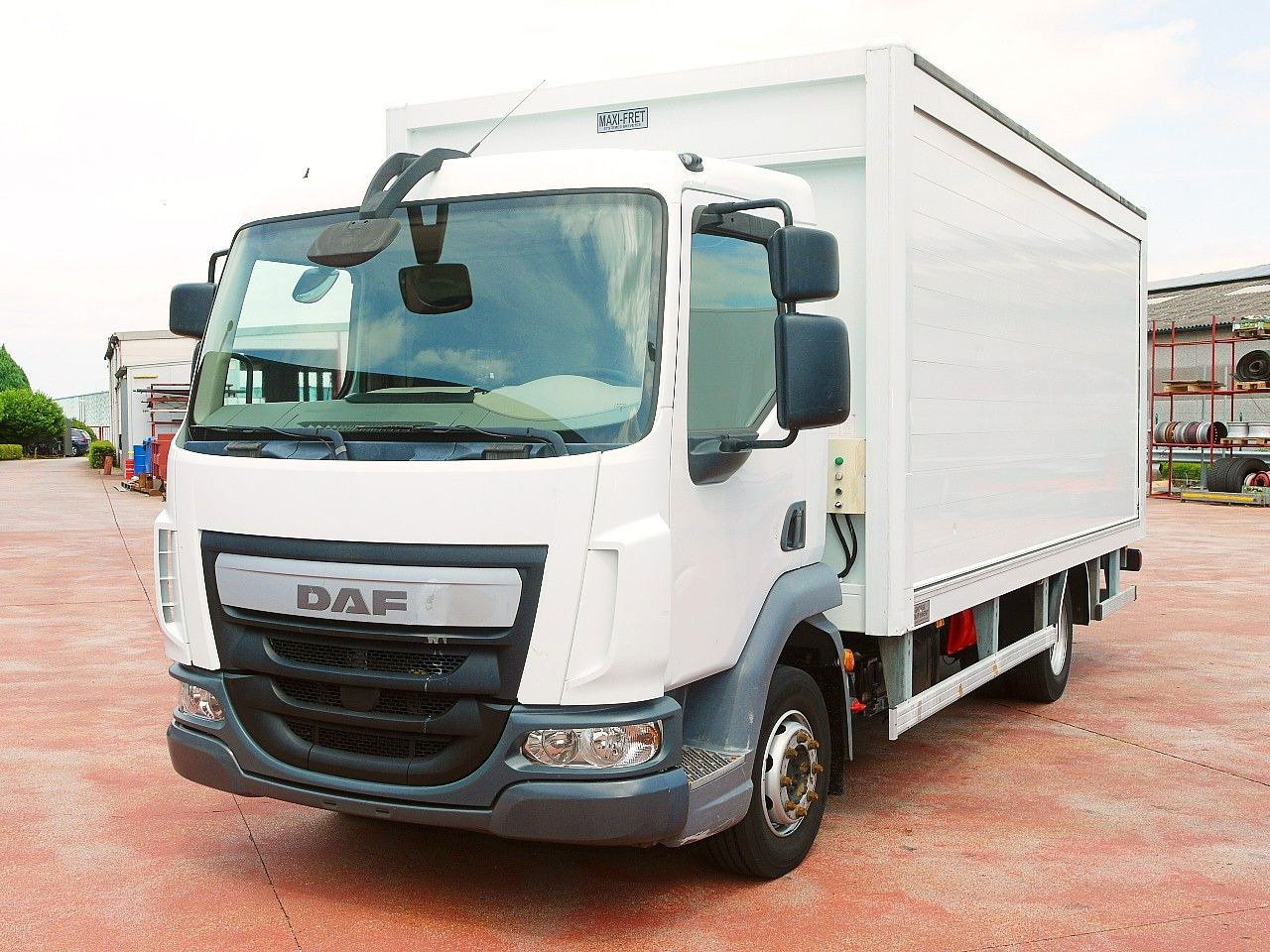 DAF LF 180 12 GETRANKENWAGEN LBW LUFT - Kamion za prevoz boca: slika 5 DAF LF 180 12 GETRANKENWAGEN LBW LUFT - Kamion za prevoz boca: slika 5