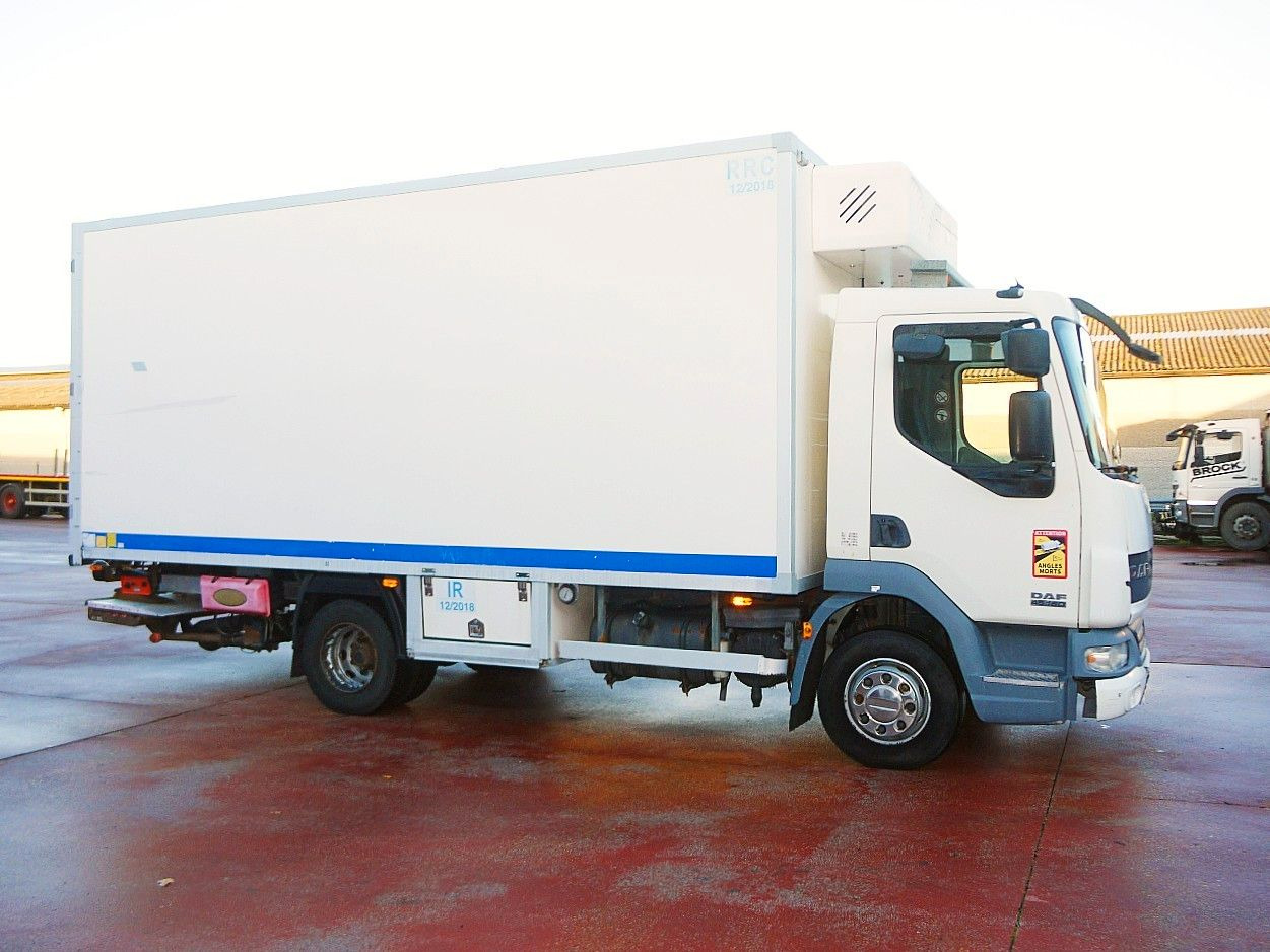 DAF LF 45.160 ISOTHERM KOFFER LADEBORDWAND - Hladnjača: slika 3 DAF LF 45.160 ISOTHERM KOFFER LADEBORDWAND - Hladnjača: slika 3