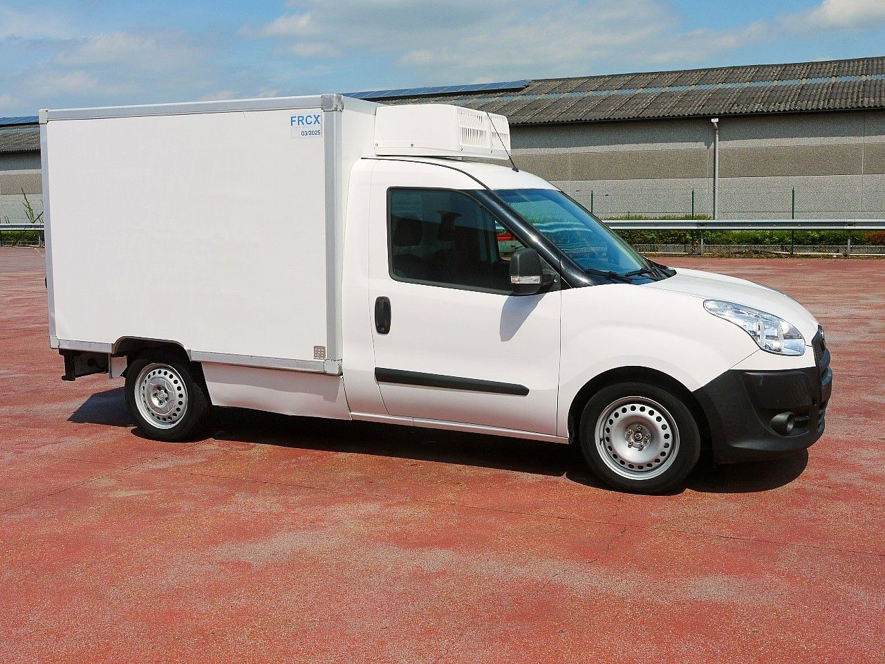 Fiat DOBLO 1.6 KUHKOFFER RELEC FROID TR22 -20C - Dostavno vozilo hladnjača: slika 3 Fiat DOBLO 1.6 KUHKOFFER RELEC FROID TR22 -20C - Dostavno vozilo hladnjača: slika 3
