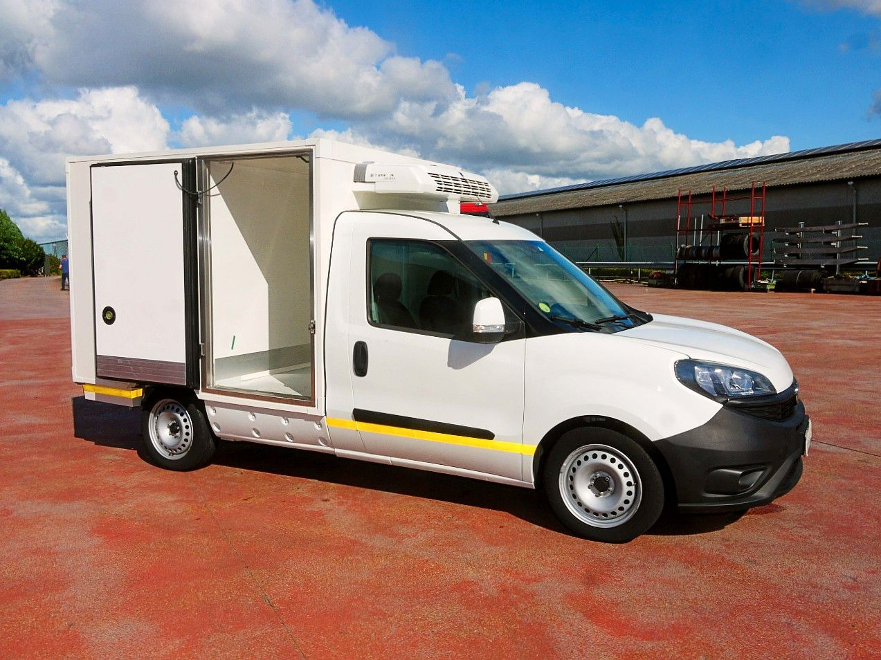 Fiat DOBLO 1.6 KUHLKOFFER THERMOKING MT A/C - Dostavno vozilo hladnjača: slika 3 Fiat DOBLO 1.6 KUHLKOFFER THERMOKING MT A/C - Dostavno vozilo hladnjača: slika 3
