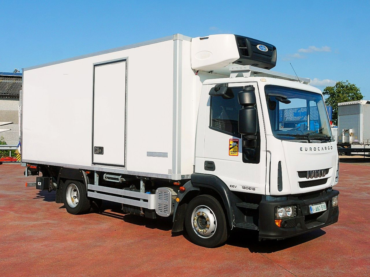 Iveco 120E18 EUROCARGO KUHLKOFFER CARRIER SUPRA 550 - Hladnjača: slika 2 Iveco 120E18 EUROCARGO KUHLKOFFER CARRIER SUPRA 550 - Hladnjača: slika 2