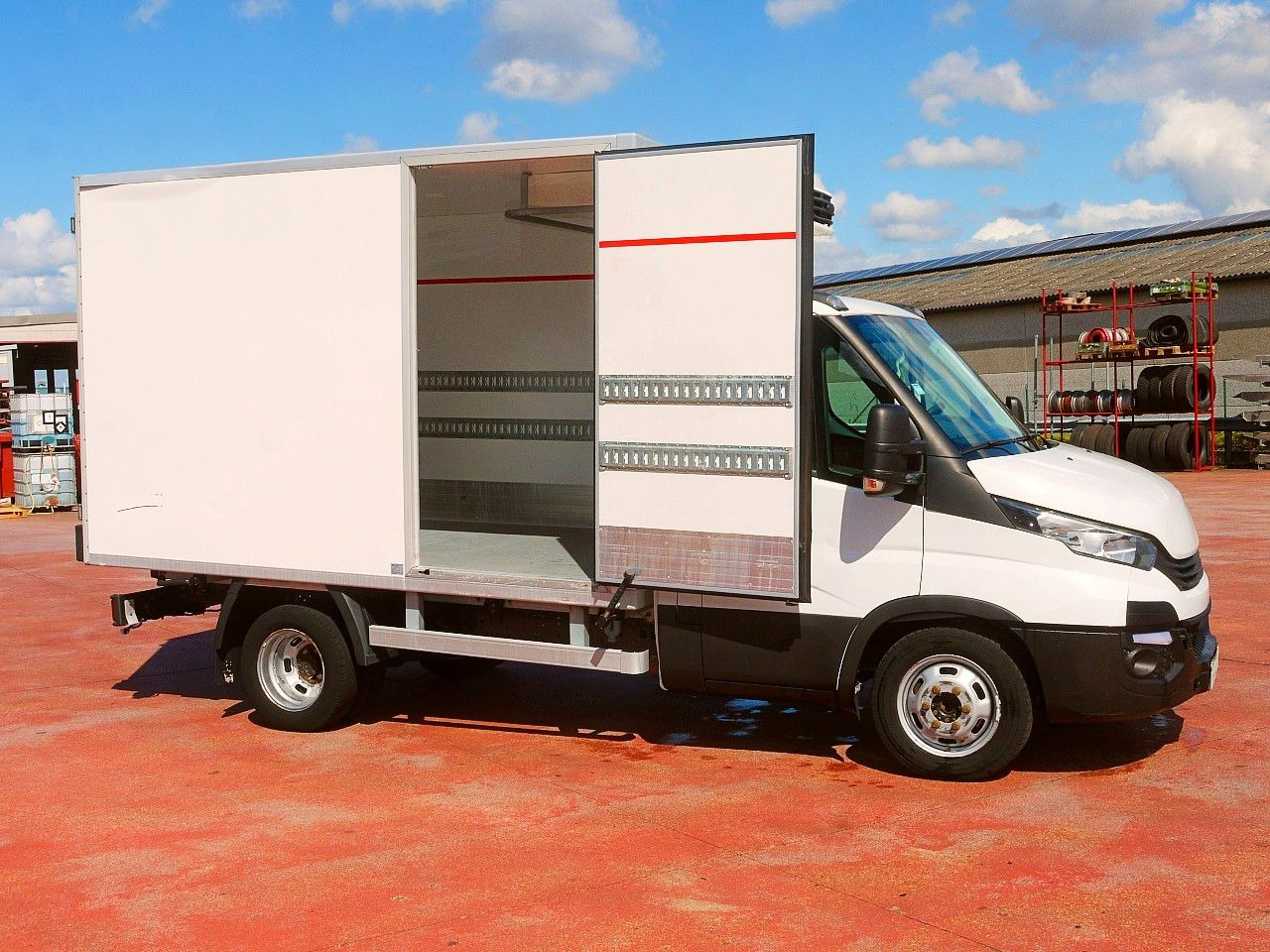 Iveco 35C14 KUHLKOFFER CARRIER XARIOS 350 -20C - Dostavno vozilo hladnjača: slika 3 Iveco 35C14 KUHLKOFFER CARRIER XARIOS 350 -20C - Dostavno vozilo hladnjača: slika 3