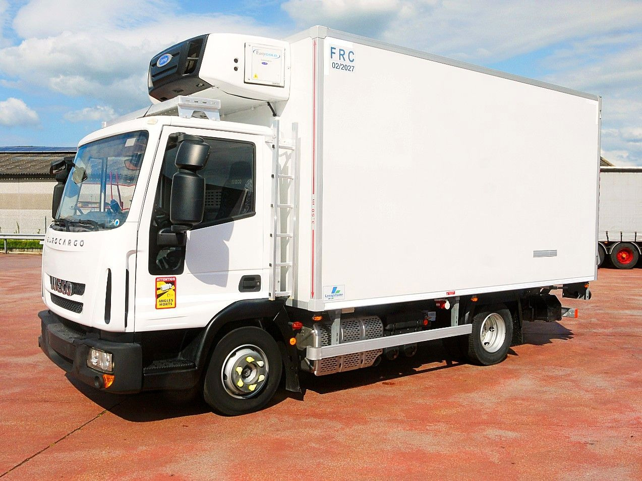 Iveco 90E19 EUROCARGO KUHLKOFFER CARRIER SUPRA 450 €6 - Hladnjača: slika 4 Iveco 90E19 EUROCARGO KUHLKOFFER CARRIER SUPRA 450 €6 - Hladnjača: slika 4