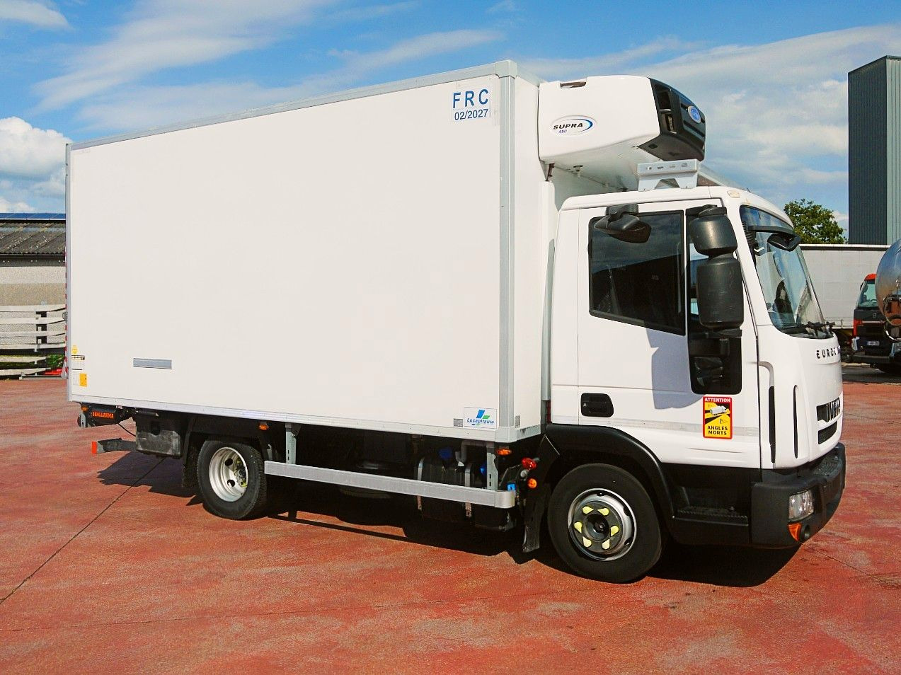 Iveco 90E19 EUROCARGO KUHLKOFFER CARRIER SUPRA 450 €6 - Hladnjača: slika 3 Iveco 90E19 EUROCARGO KUHLKOFFER CARRIER SUPRA 450 €6 - Hladnjača: slika 3