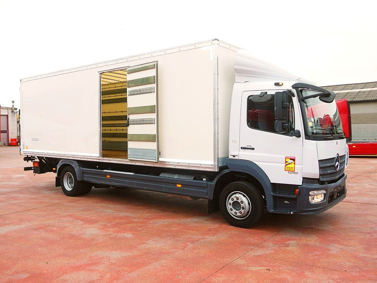 Mercedes-Benz 1218 ATEGO MEUBEL KOFFER A/C 124 Tkm - Dostavno vozilo sa zatvorenim sandukom: slika 3 Mercedes-Benz 1218 ATEGO MEUBEL KOFFER A/C 124 Tkm - Dostavno vozilo sa zatvorenim sandukom: slika 3