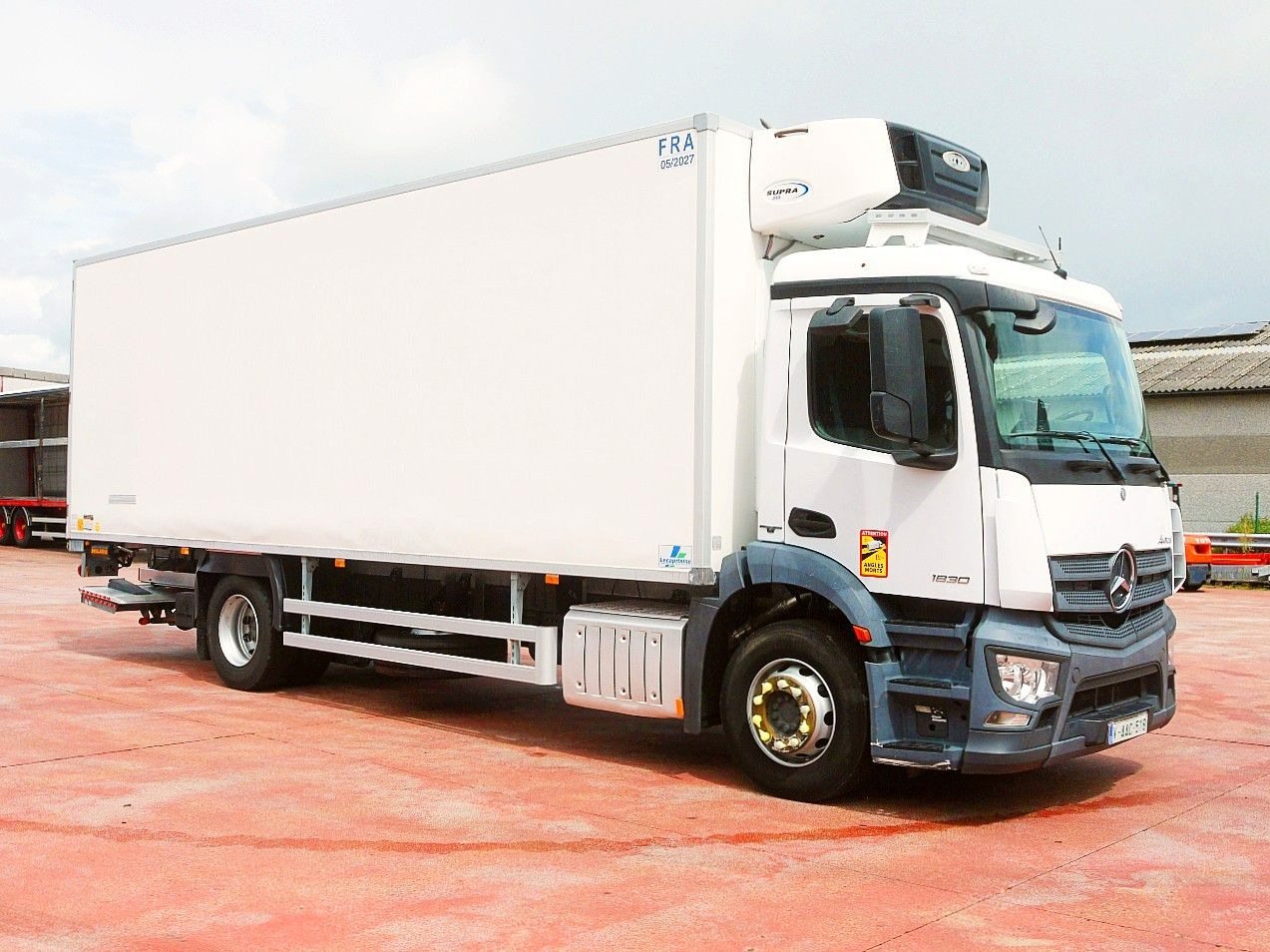 Mercedes-Benz 1830 ANTOS KUHLKOFFER CARRIER SUPRA 850 - Hladnjača: slika 2 Mercedes-Benz 1830 ANTOS KUHLKOFFER CARRIER SUPRA 850 - Hladnjača: slika 2