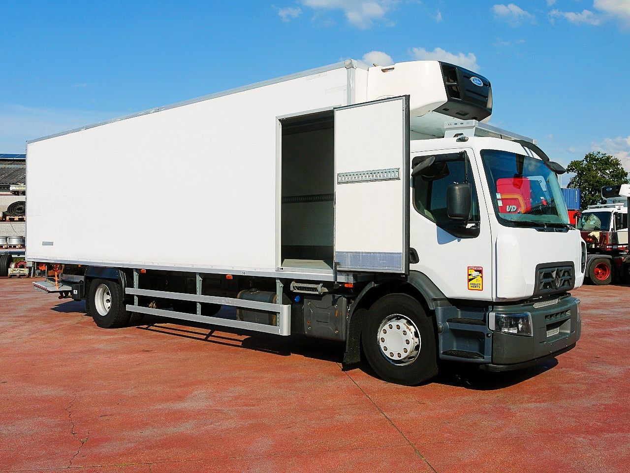 Renault D19.280 KUHLKOFFER CARRIER SUPRA 1150 MT - Hladnjača: slika 3 Renault D19.280 KUHLKOFFER CARRIER SUPRA 1150 MT - Hladnjača: slika 3