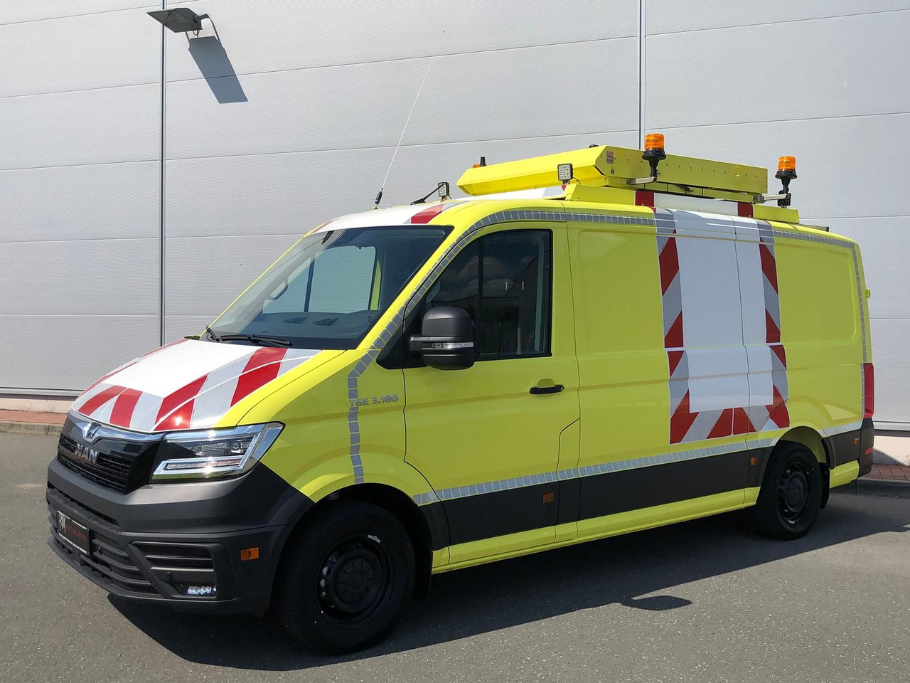 MAN TGE 3.180 L3H2 BF 4 BEGLEITFAHRZEUG ACC LED NAVI - Furgon: slika 1 MAN TGE 3.180 L3H2 BF 4 BEGLEITFAHRZEUG ACC LED NAVI - Furgon: slika 1