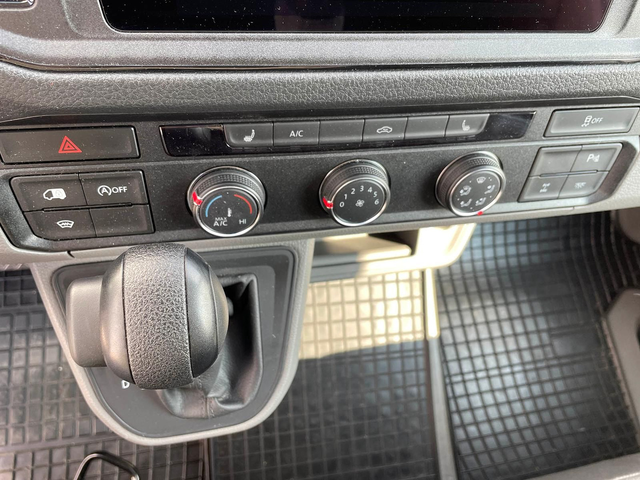 Furgon, Dostavno vozilo sa duplom kabinom MAN TGE 3.180 L4H3 MIXTO 4x4 Autom LED ACC AHK: slika 24 Furgon, Dostavno vozilo sa duplom kabinom MAN TGE 3.180 L4H3 MIXTO 4x4 Autom LED ACC AHK: slika 24