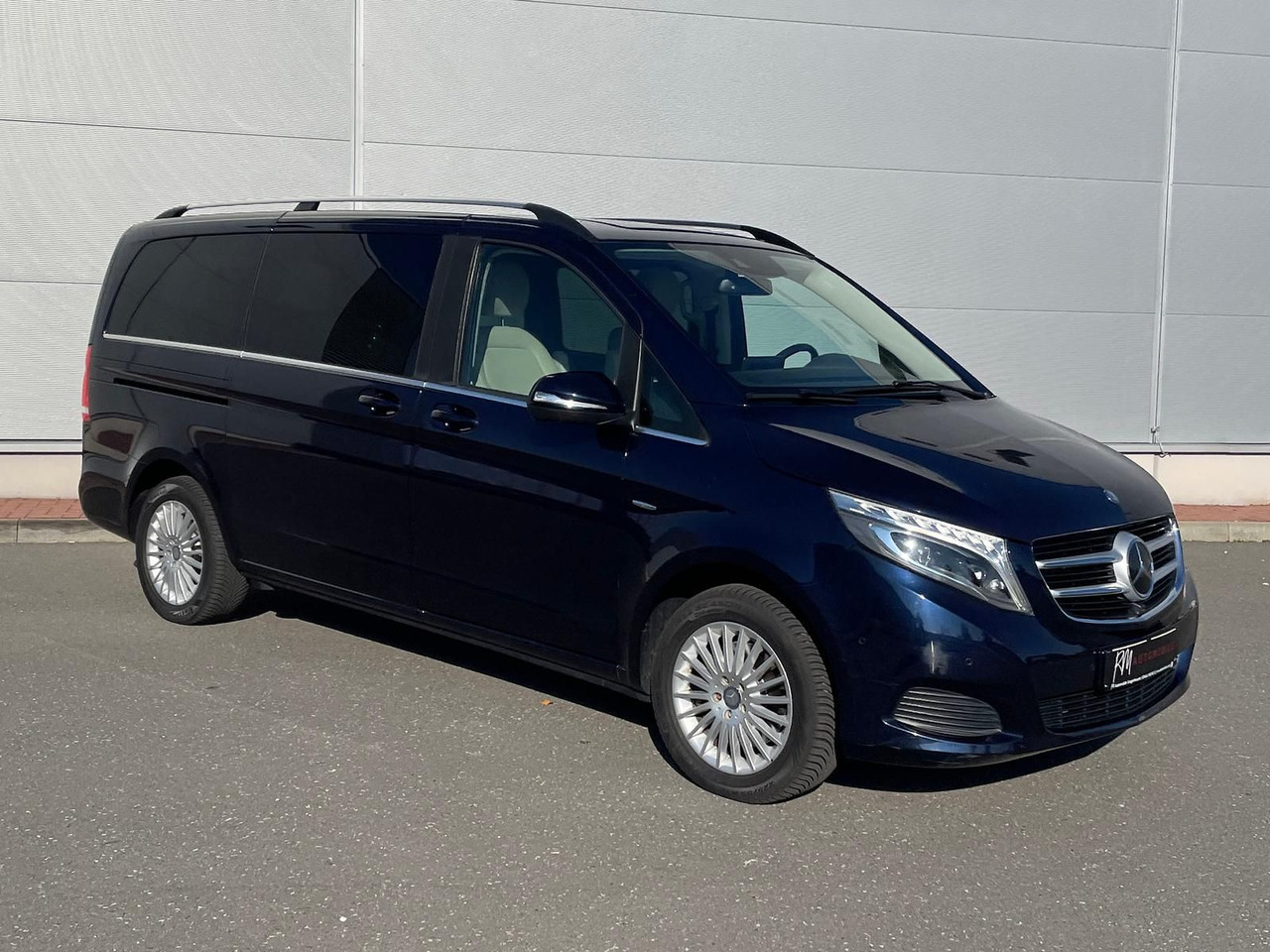 Mercedes-Benz V 250 d Avantgarde 360°KAMERA LED ALLRAD - Putnički kombi: slika 2 Mercedes-Benz V 250 d Avantgarde 360°KAMERA LED ALLRAD - Putnički kombi: slika 2