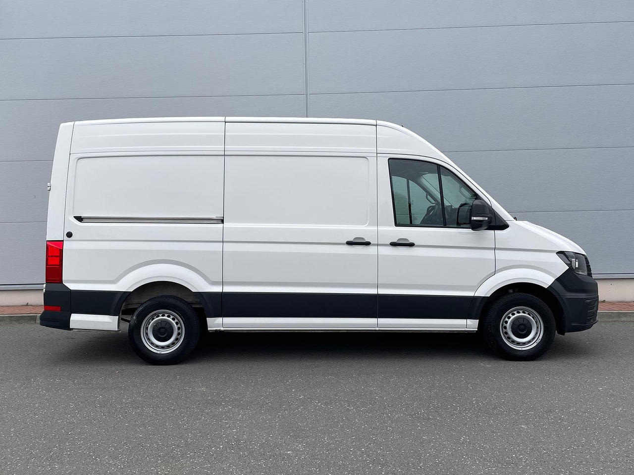 Volkswagen Crafter Kasten 35 L3H3 Autom. NAVI DAB PDC TEMP - Furgon: slika 5 Volkswagen Crafter Kasten 35 L3H3 Autom. NAVI DAB PDC TEMP - Furgon: slika 5