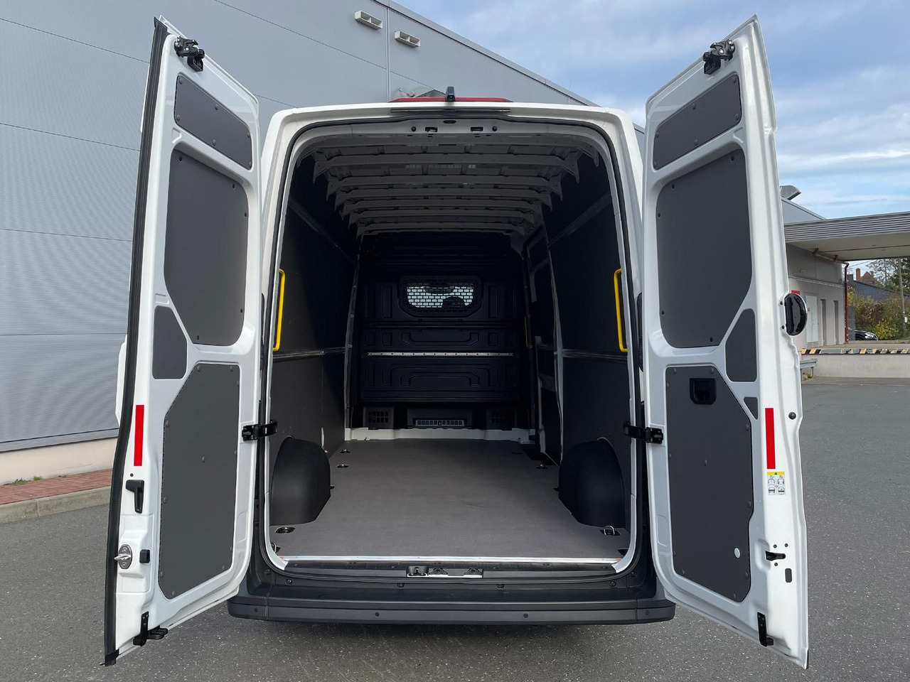 Furgon Volkswagen Crafter Kasten 35 L4H3 KAMERA KLIMA DAB: slika 29 Furgon Volkswagen Crafter Kasten 35 L4H3 KAMERA KLIMA DAB: slika 29